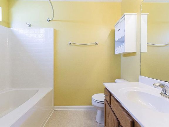 3rd image of 206 Swanee Ln