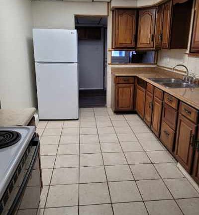 4th image of 2916 Merwyn Ave