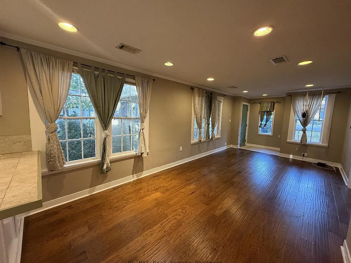2 bed, 925 sqft, $1,100 — Photo 4