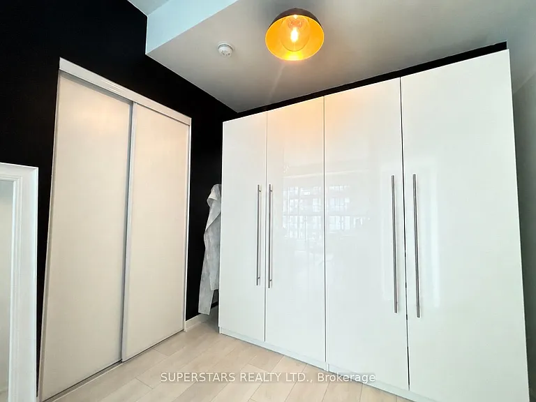 150 E Liberty St #2410 — Photo 8
