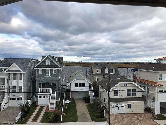 3rd image of 1409 Pleasure Ave