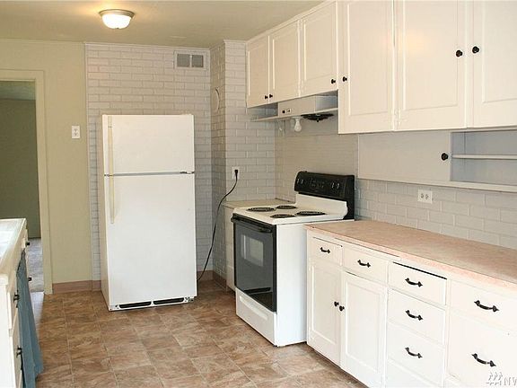 3rd image of 10022 9th Avenue Ct E #A