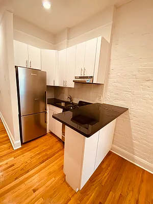 Rented by Metropolis Real Estate of Manhattan | media 14