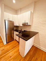 Rented by Metropolis Real Estate of Manhattan