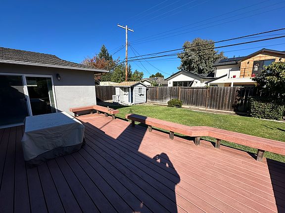 2nd image of 1070 Cuesta Dr