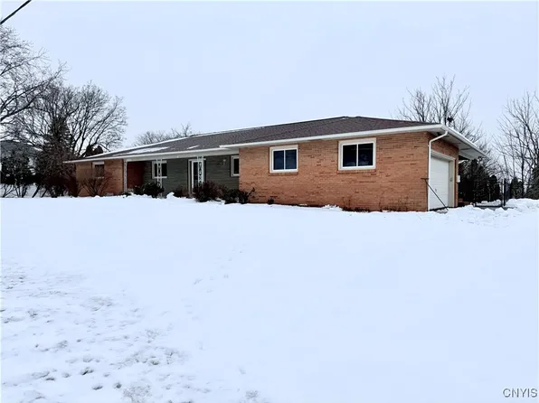 61 Hardwicke Dr, Solvay, NY 13209