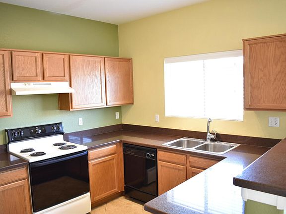 4th image of 2660 E Indian Wells Pl
