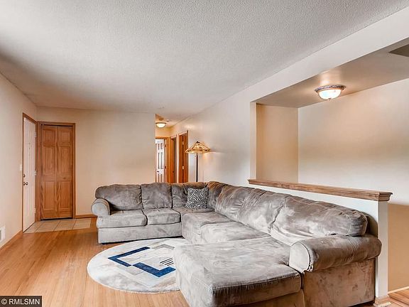 4th image of 913 38th Ave