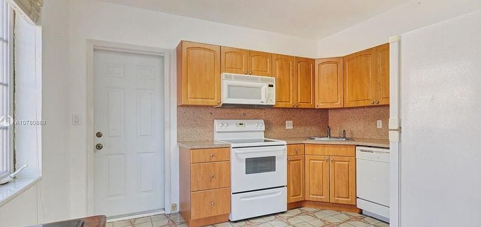 2nd image of 271 NW 59th Ave