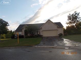 5061 Prestonwood Ln, Flushing, MI 48433