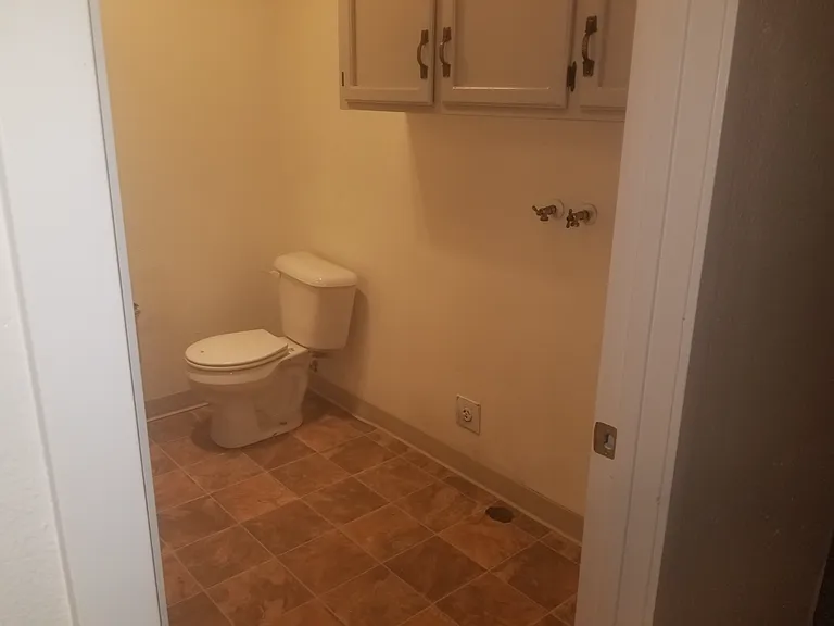 110-116 SE Cleveland Ave — Photo 10