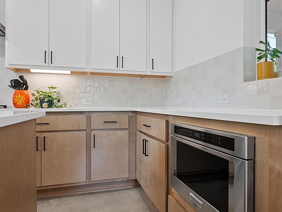 3rd image of 629 Amesbury Ln #2