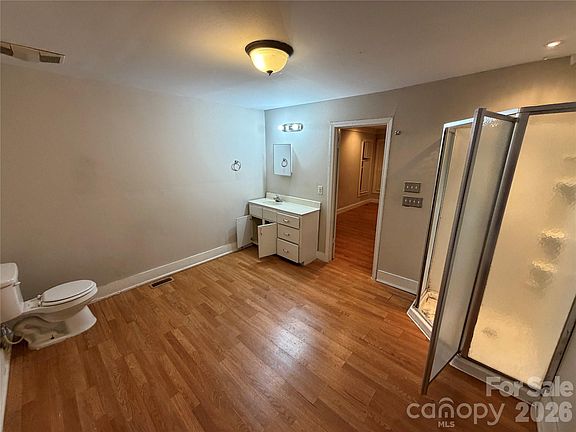 5th image of 2558 Milton Ave