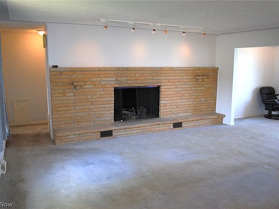 5th image of 2025 E Erie Ave