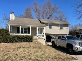 2112 NE Knollbrook St, Lees Summit, MO 64086