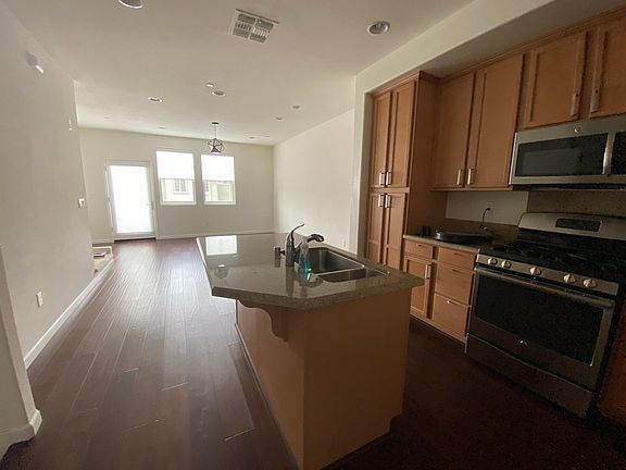 3rd image of 484 S 22nd St