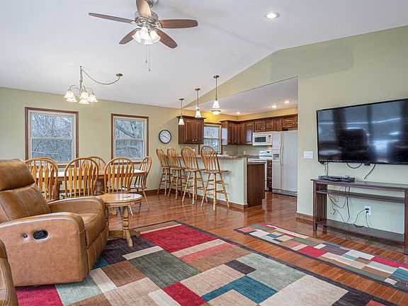 3rd image of 3 Russett Ln