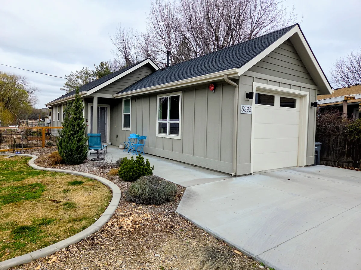 Entry walkway with a small patio. - 5395 N Eugene St