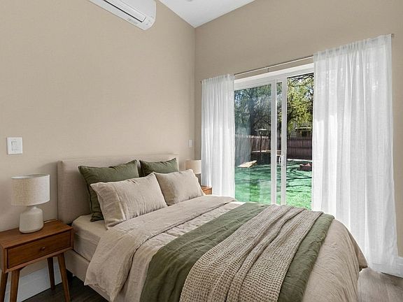 3rd image of 1070A Dekalb Ave #1L