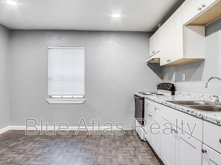 2215 Riverview Dr #D — Photo 5