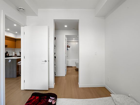 5th image of 10829 140th St #E206