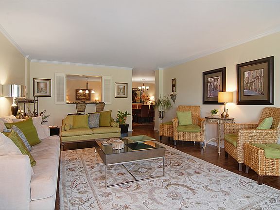 4th image of 445 N Park Blvd APT 4K