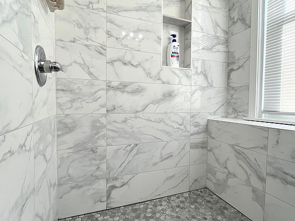 2nd image of 74 Goddard St Floor 1