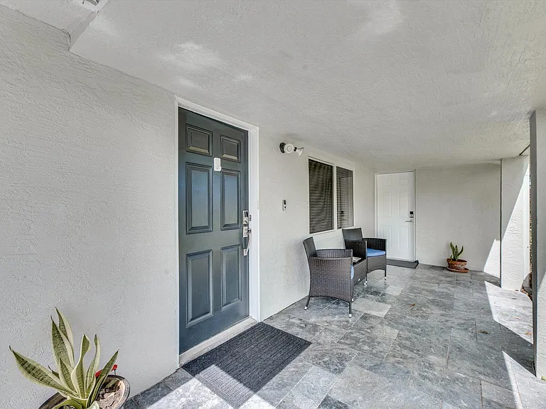 2633 NE 3rd Ave — Photo 3