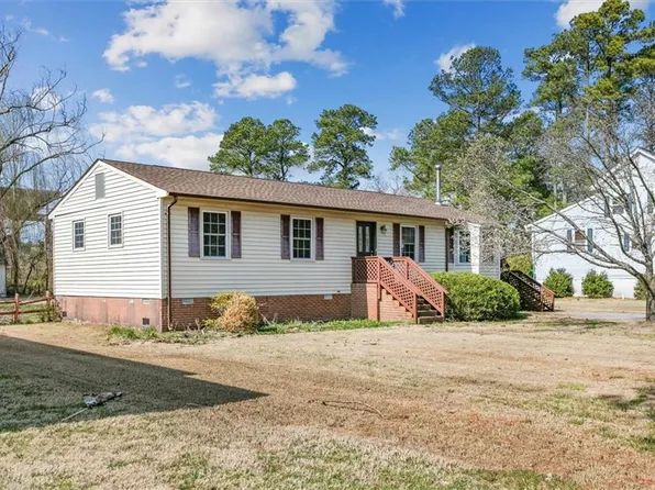 19 Freeman Dr #A, Poquoson, VA 23662