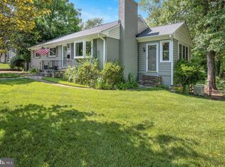 5323 Little Falls Rd, Arlington, VA 22207