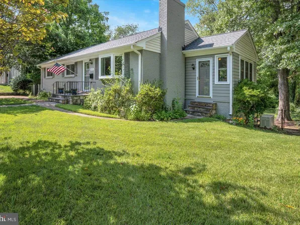 5323 Little Falls Rd, Arlington, VA 22207