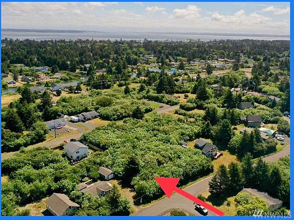3rd image of 198 Wishkah Ave