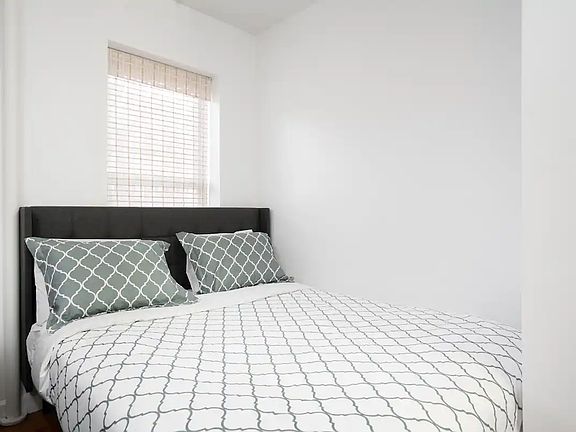 5th image of 311 E 75th St APT 3A