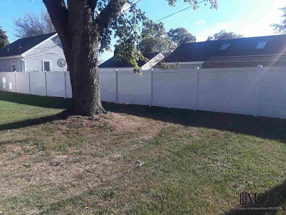 2nd image of 22 Lemerand St