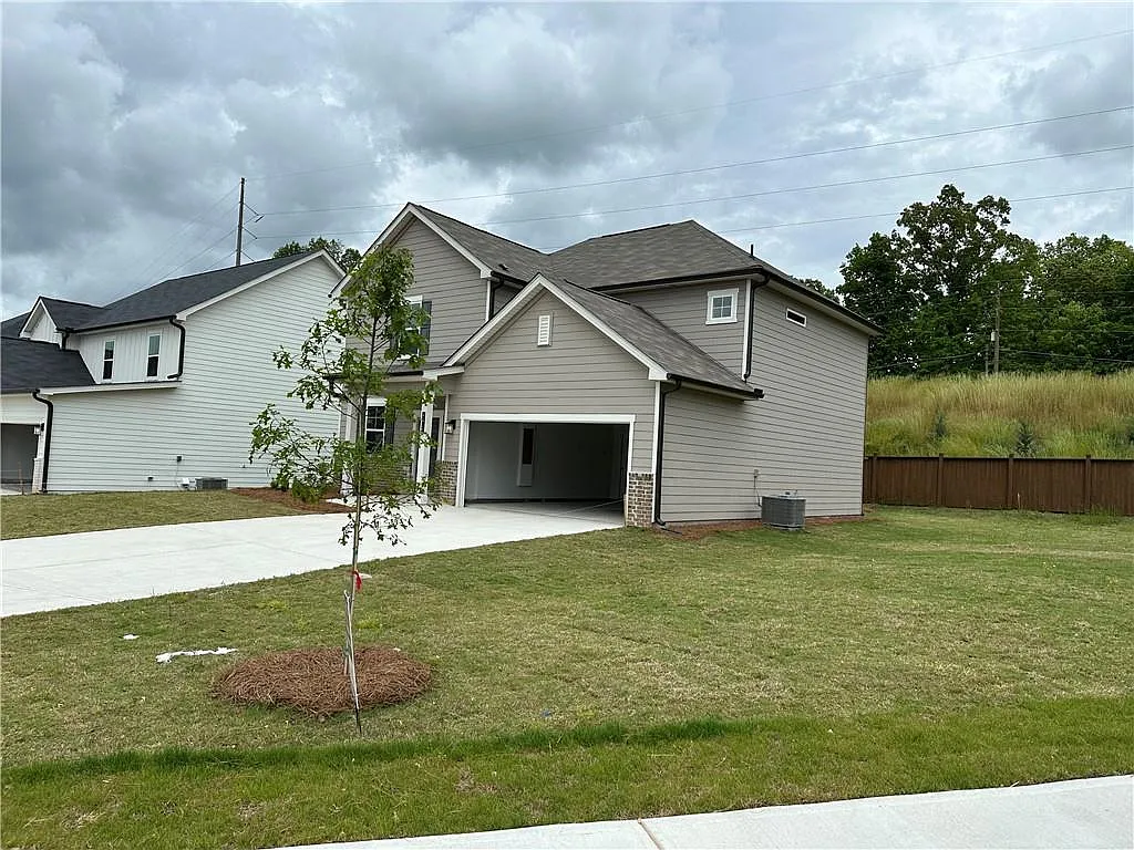 4 bed, 2.5 bath, 2149 sqft, $2,400 — Photo 2