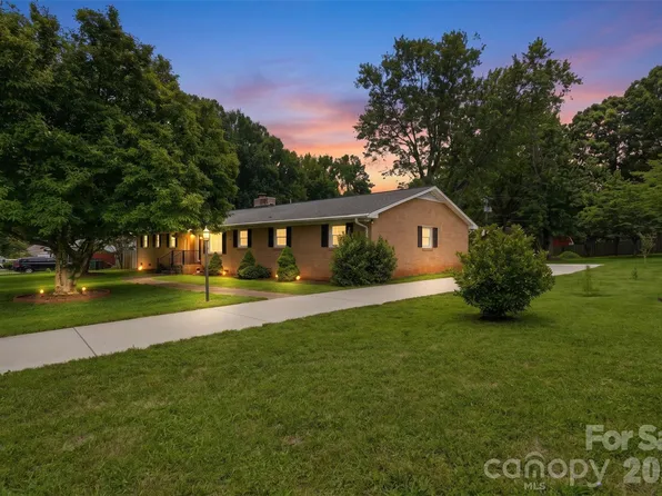 6108 Mallard Dr, Charlotte, NC 28227