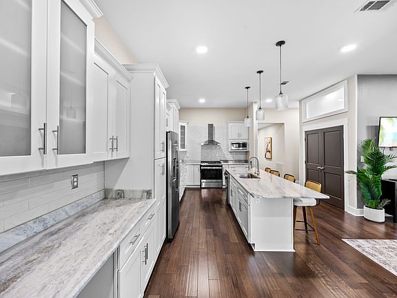5th image of 1306 E Gonzalez St #B