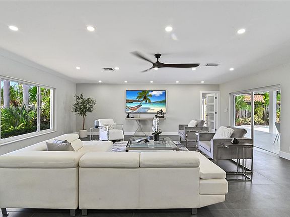 4th image of 2941 NW 12th Ave