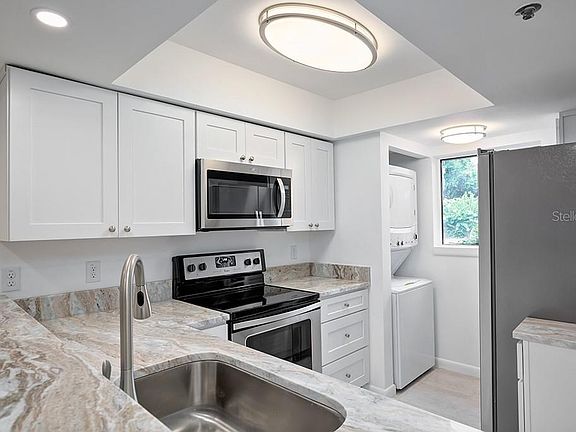3rd image of 942 E Michigan St #942