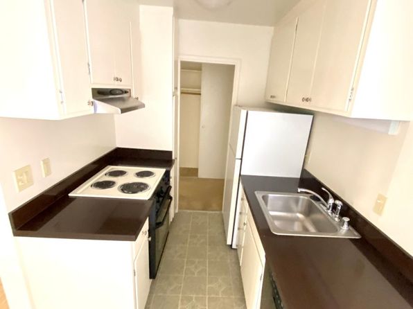 2431 Carlmont Dr #8