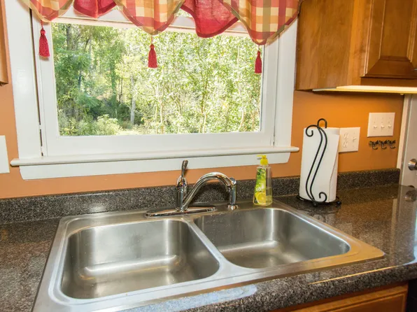 93 Brownsview Church Rd, Candler, NC 28715