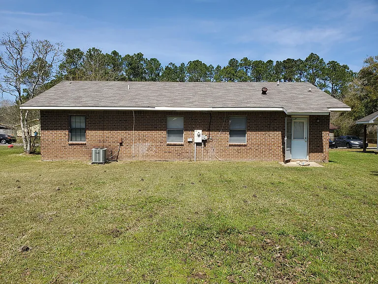 1805 Courtney Dr — Photo 10