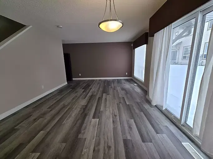 2 bed, 1.5 bath, 1100 sqft, $1,597 — Photo 2