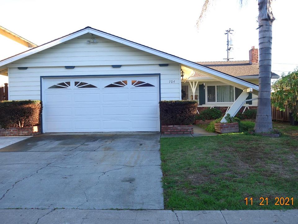 1st image of 704 Dakota Dr
