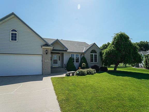 2nd image of 3216 Hiawatha Pl