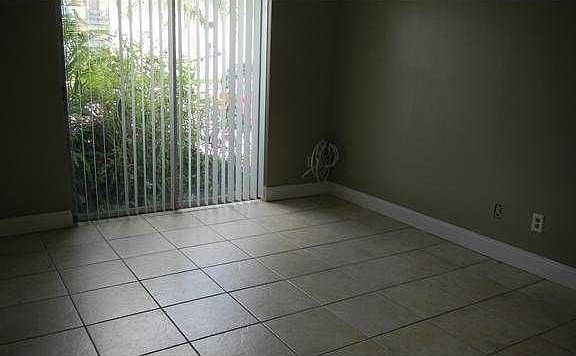 3rd image of 5252 NE 6th Ave #B31