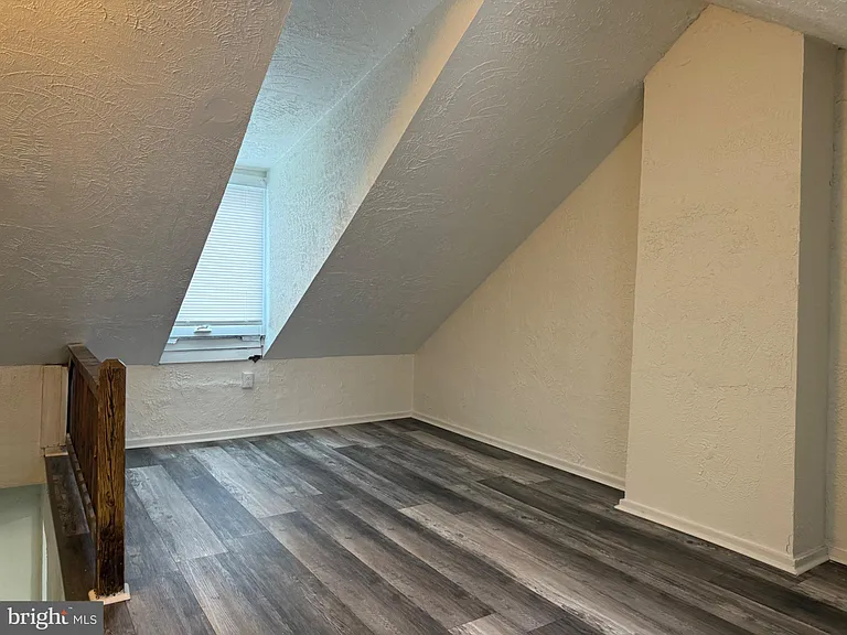 837 Locust St — Photo 11