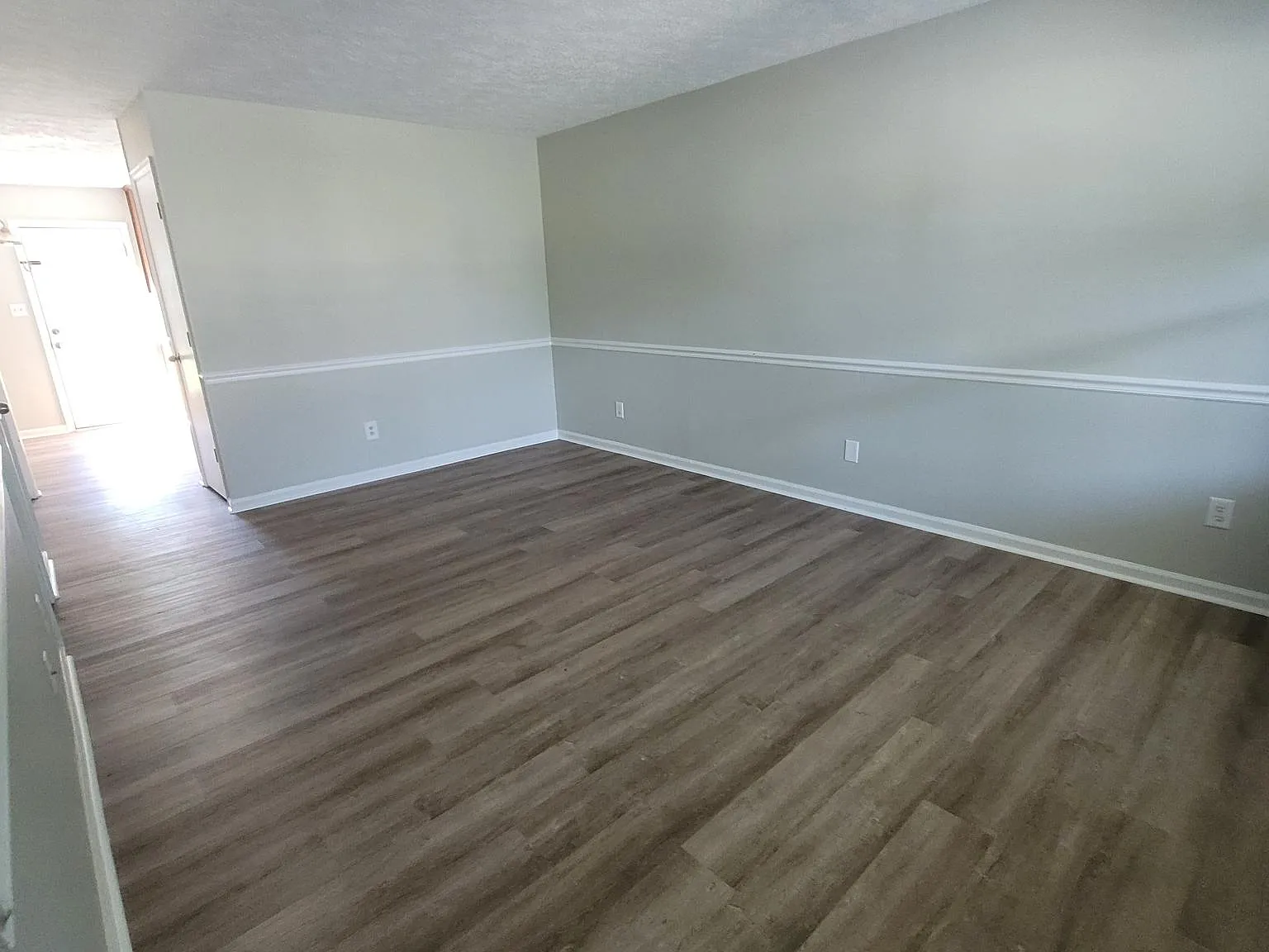 2 bed, 1.5 bath, 958 sqft, $1,200 — Photo 2