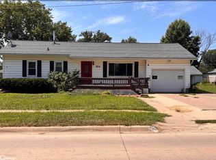 904 S 6th St, Fairfield, IA 52556