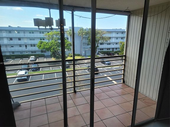 4th image of 116 Royal Park Dr APT 4C